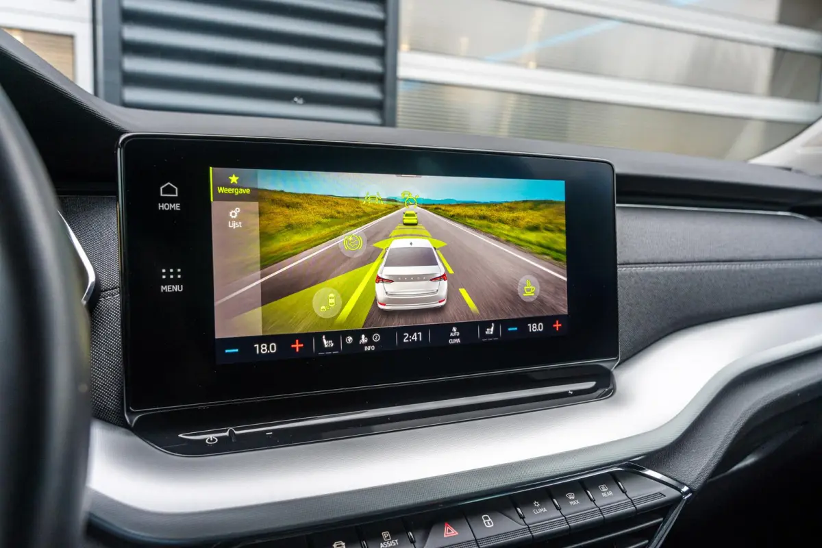 1.0 TSI 110pk Business Edition Plus | Stoelverwarming | Elektrische Achterklep | Camera | Adaptief Cruise Control | Navigatie