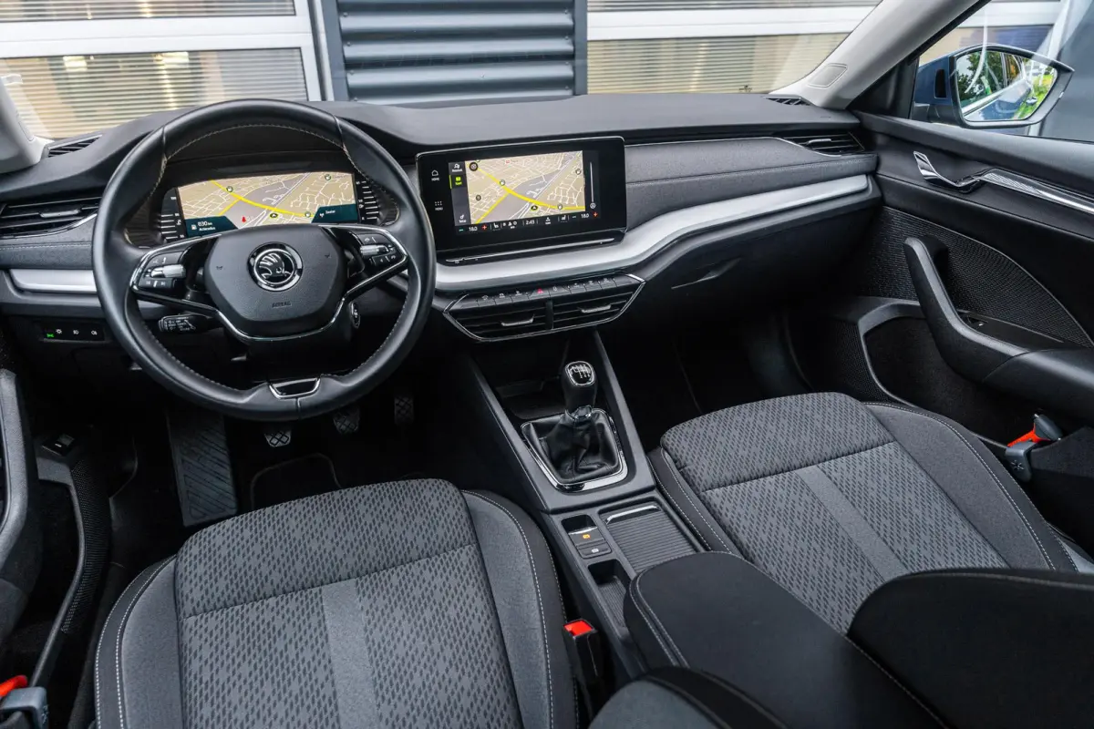 1.0 TSI 110pk Business Edition Plus | Stoelverwarming | Elektrische Achterklep | Camera | Adaptief Cruise Control | Navigatie