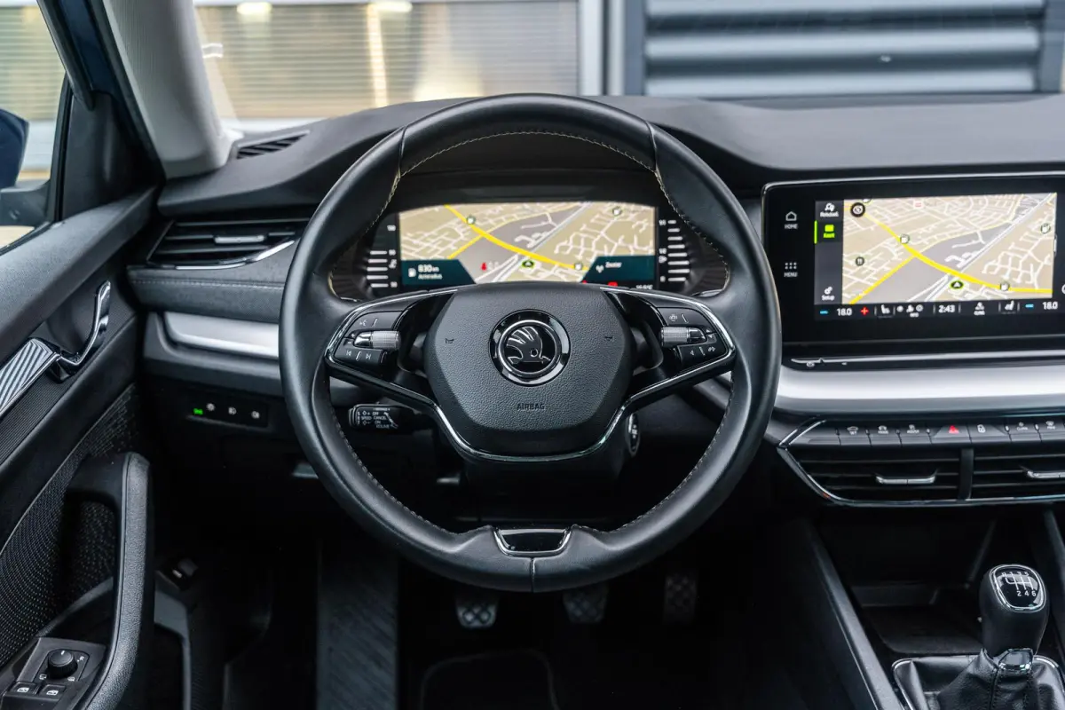 1.0 TSI 110pk Business Edition Plus | Stoelverwarming | Elektrische Achterklep | Camera | Adaptief Cruise Control | Navigatie