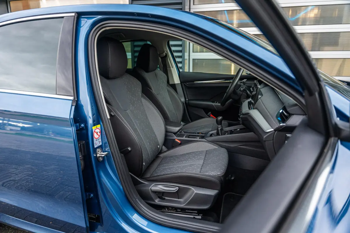 1.0 TSI 110pk Business Edition Plus | Stoelverwarming | Elektrische Achterklep | Camera | Adaptief Cruise Control | Navigatie