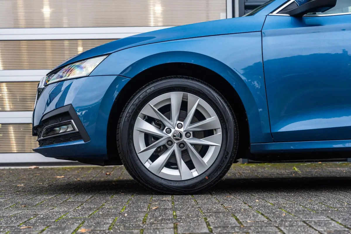 1.0 TSI 110pk Business Edition Plus | Stoelverwarming | Elektrische Achterklep | Camera | Adaptief Cruise Control | Navigatie