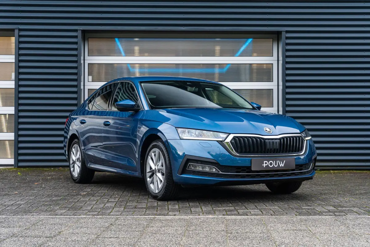 1.0 TSI 110pk Business Edition Plus | Stoelverwarming | Elektrische Achterklep | Camera | Adaptief Cruise Control | Navigatie