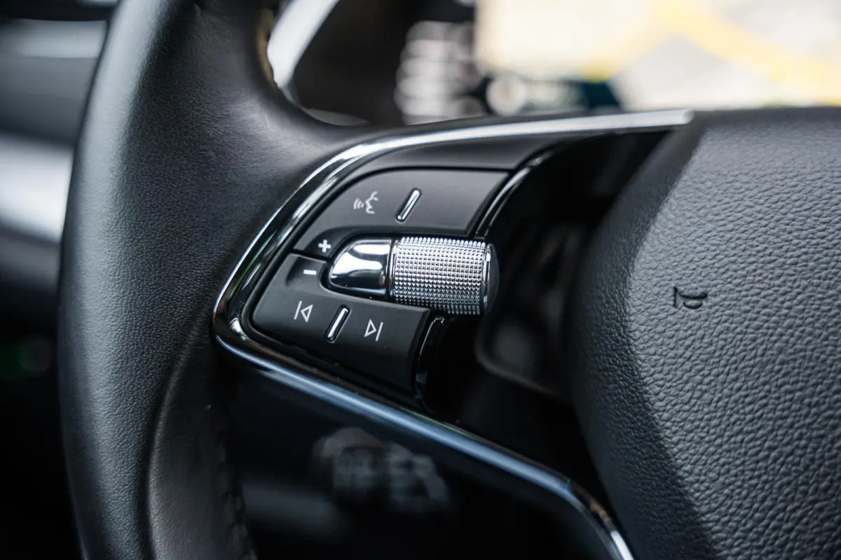1.0 TSI 110pk Business Edition Plus | Stoelverwarming | Elektrische Achterklep | Camera | Adaptief Cruise Control | Navigatie