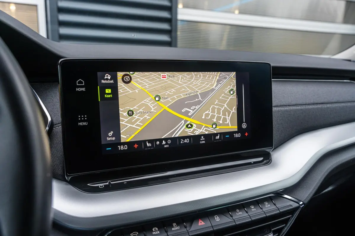 1.0 TSI 110pk Business Edition Plus | Stoelverwarming | Elektrische Achterklep | Camera | Adaptief Cruise Control | Navigatie
