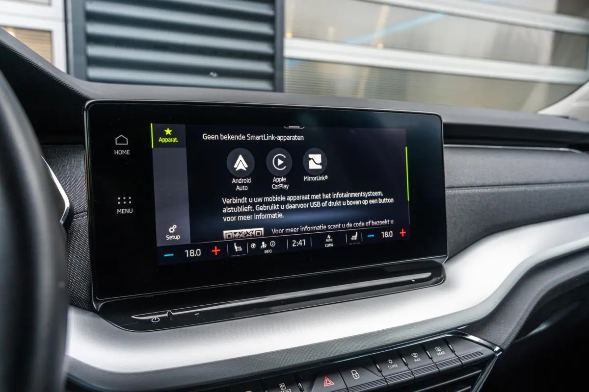 1.0 TSI 110pk Business Edition Plus | Stoelverwarming | Elektrische Achterklep | Camera | Adaptief Cruise Control | Navigatie