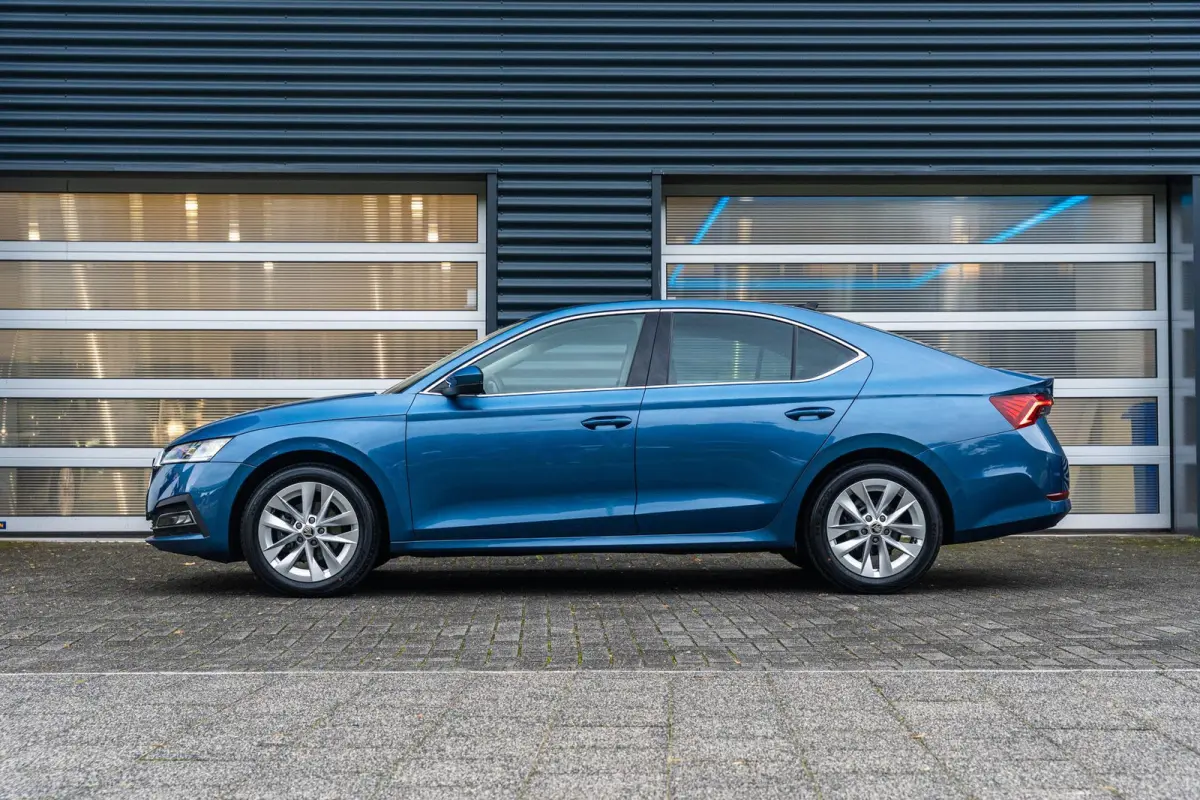 1.0 TSI 110pk Business Edition Plus | Stoelverwarming | Elektrische Achterklep | Camera | Adaptief Cruise Control | Navigatie