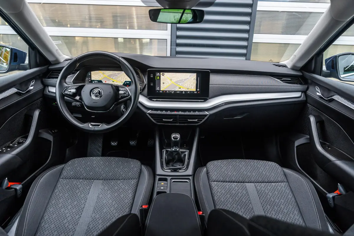 1.0 TSI 110pk Business Edition Plus | Stoelverwarming | Elektrische Achterklep | Camera | Adaptief Cruise Control | Navigatie