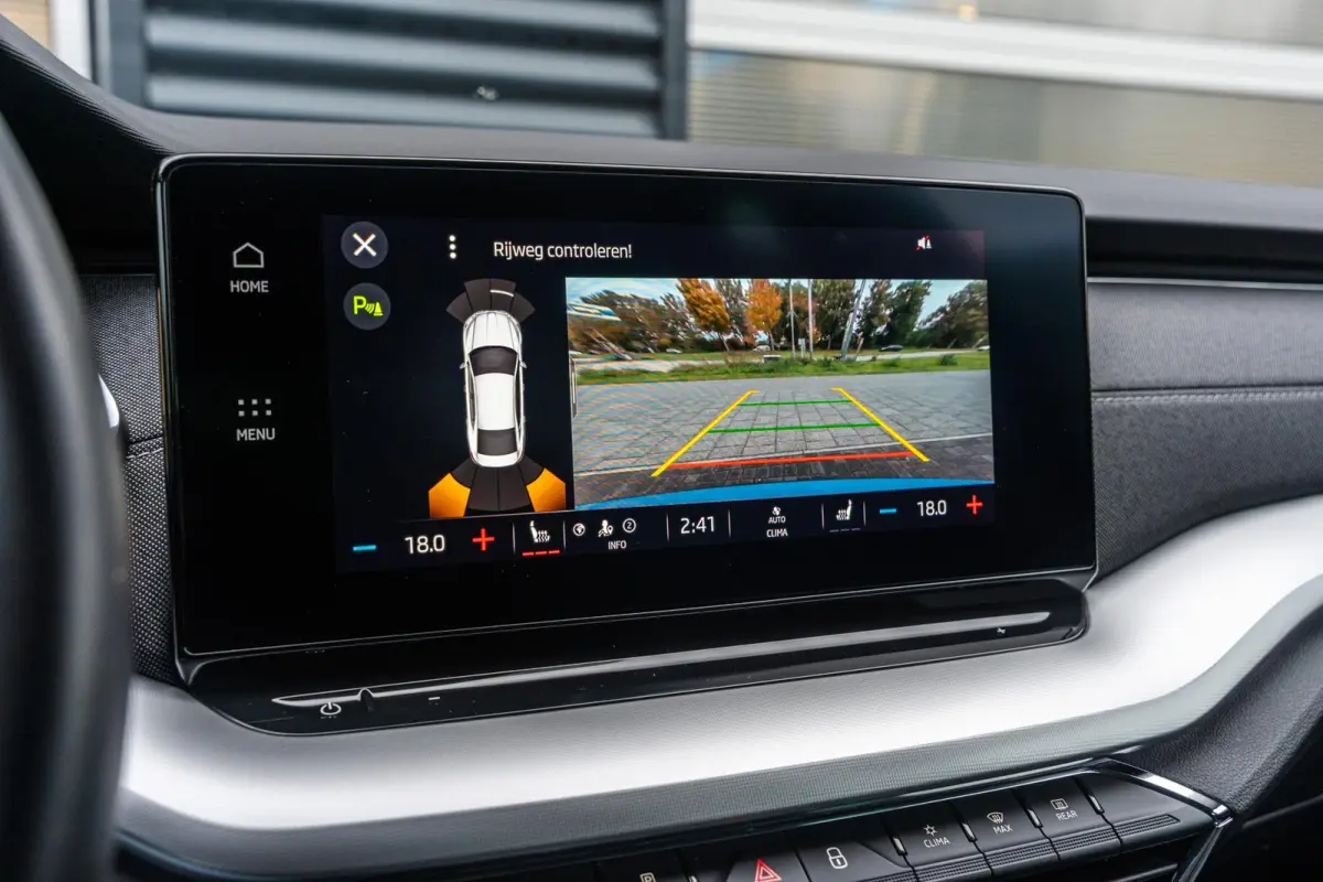 1.0 TSI 110pk Business Edition Plus | Stoelverwarming | Elektrische Achterklep | Camera | Adaptief Cruise Control | Navigatie