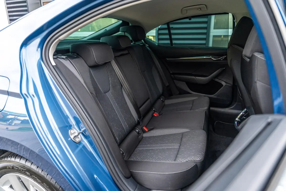 1.0 TSI 110pk Business Edition Plus | Stoelverwarming | Elektrische Achterklep | Camera | Adaptief Cruise Control | Navigatie