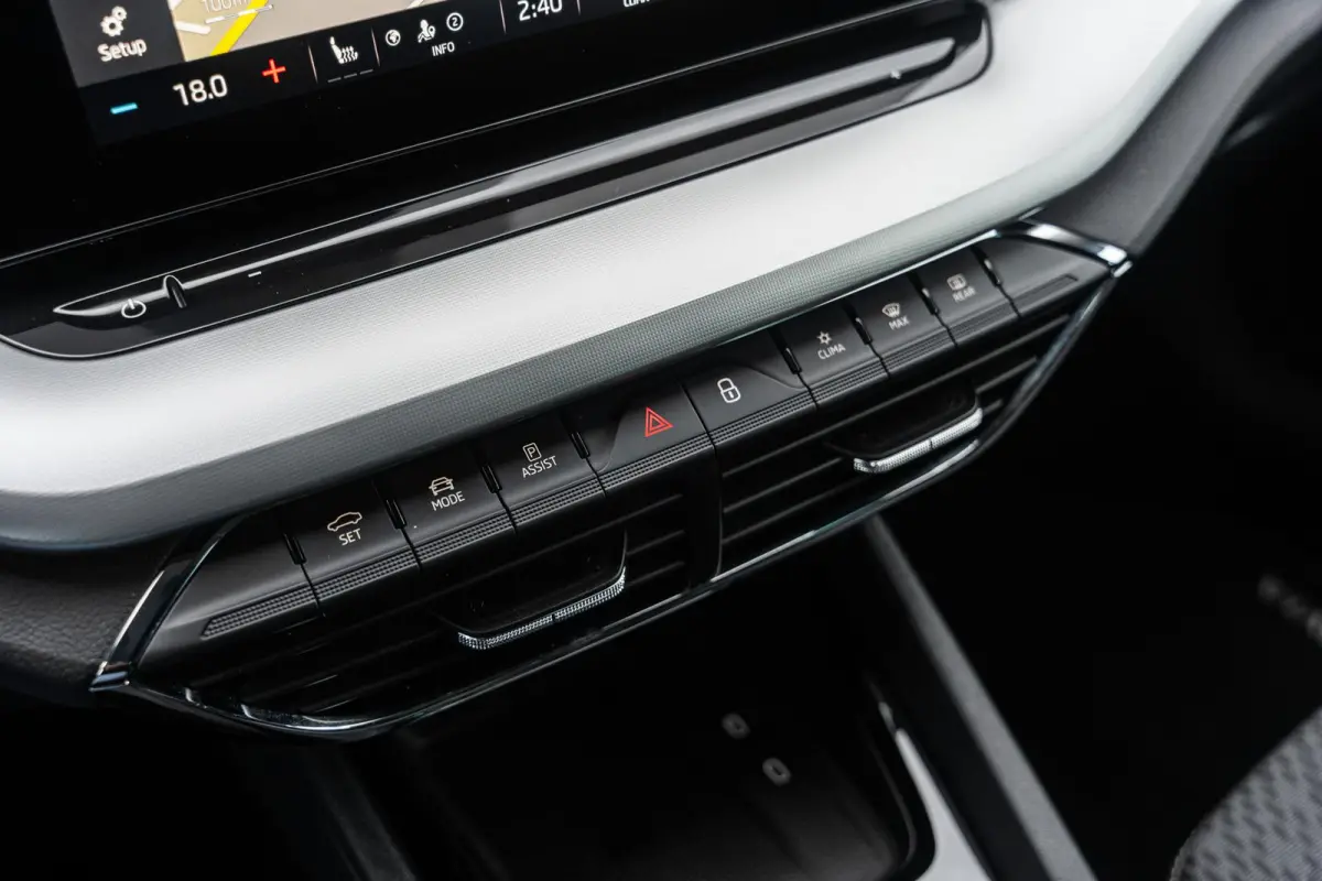 1.0 TSI 110pk Business Edition Plus | Stoelverwarming | Elektrische Achterklep | Camera | Adaptief Cruise Control | Navigatie