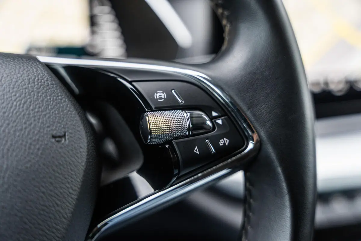 1.0 TSI 110pk Business Edition Plus | Stoelverwarming | Elektrische Achterklep | Camera | Adaptief Cruise Control | Navigatie