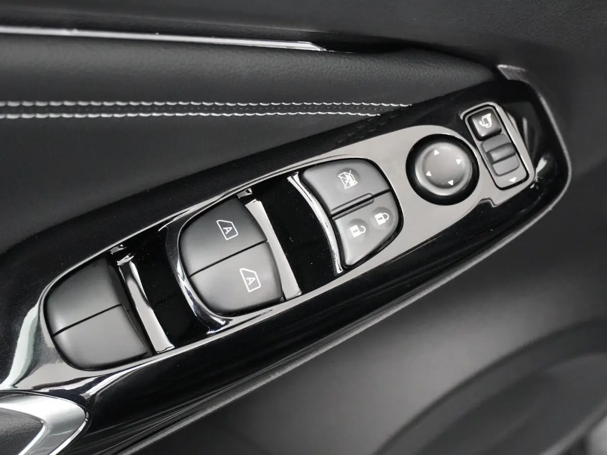 1.6 Hybrid Tekna | €6.000 Voorraadkorting | Lederen Bekl. | BOSE Audio | Stoel-, Stuur- & Voorruitverw. |