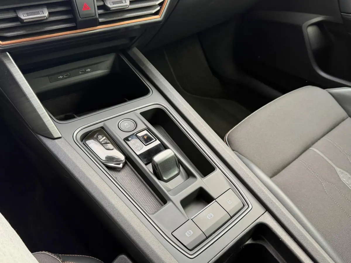 1.4 e-Hybrid VZ Performance Pano/Carplay/Sfeerverlichting