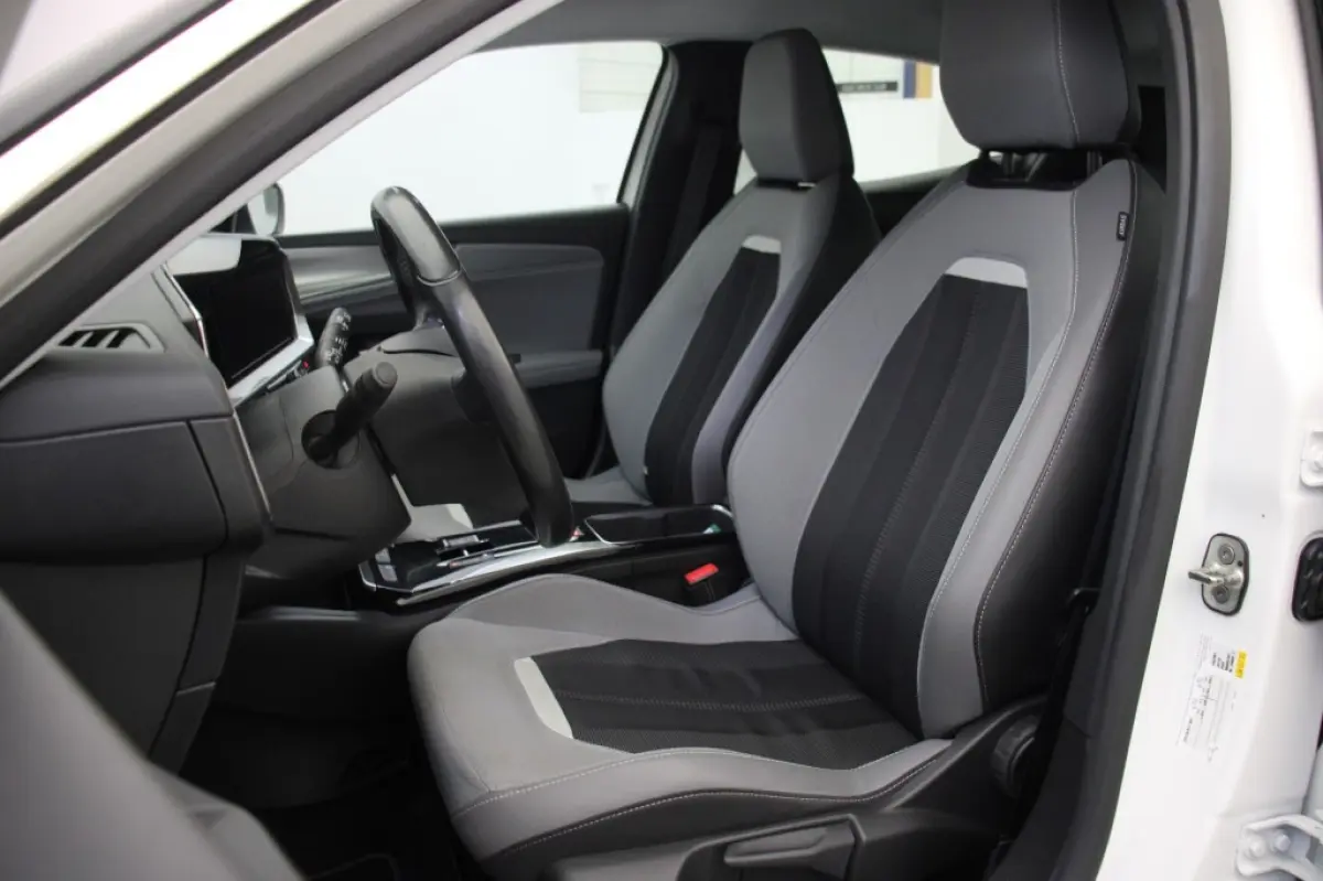 Business Elegance 50-kWh - Carplay, Camera, Cruise, Clima, Stoelverw. 95,69%