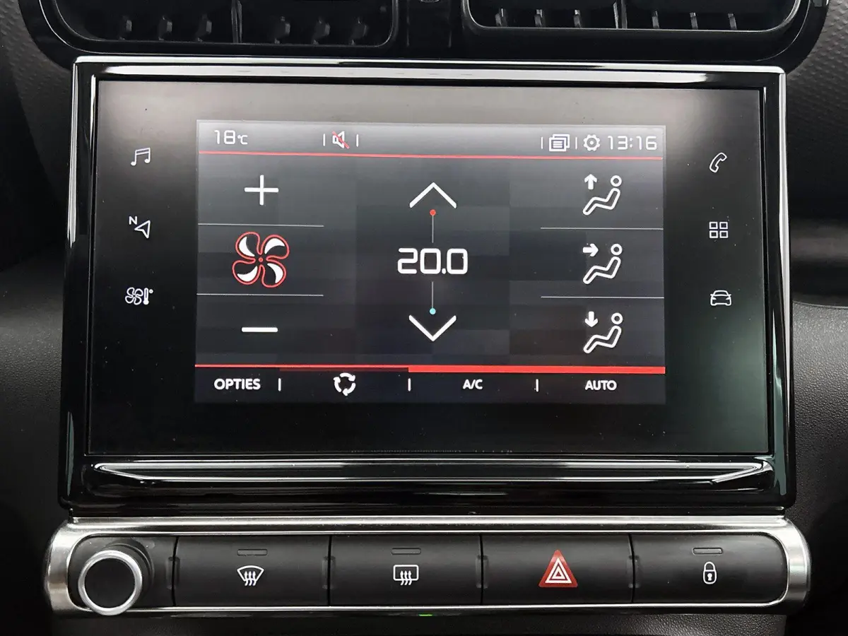 SUV Shine 110pk Automaat | Navigatie | Panoramisch schuif-kanteldak | Achteruitrijcamera | Climate Control | Cruise Control | Parkeersensoren v+a | Apple Carplay / Android Auto | Bluetooth |