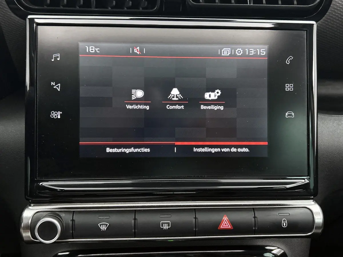 SUV Shine 110pk Automaat | Navigatie | Panoramisch schuif-kanteldak | Achteruitrijcamera | Climate Control | Cruise Control | Parkeersensoren v+a | Apple Carplay / Android Auto | Bluetooth |