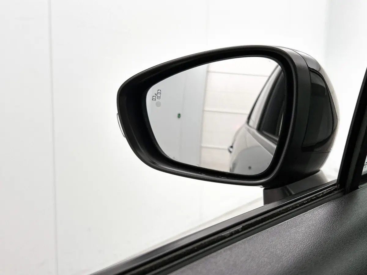 SUV Shine 110pk Automaat | Navigatie | Panoramisch schuif-kanteldak | Achteruitrijcamera | Climate Control | Cruise Control | Parkeersensoren v+a | Apple Carplay / Android Auto | Bluetooth |