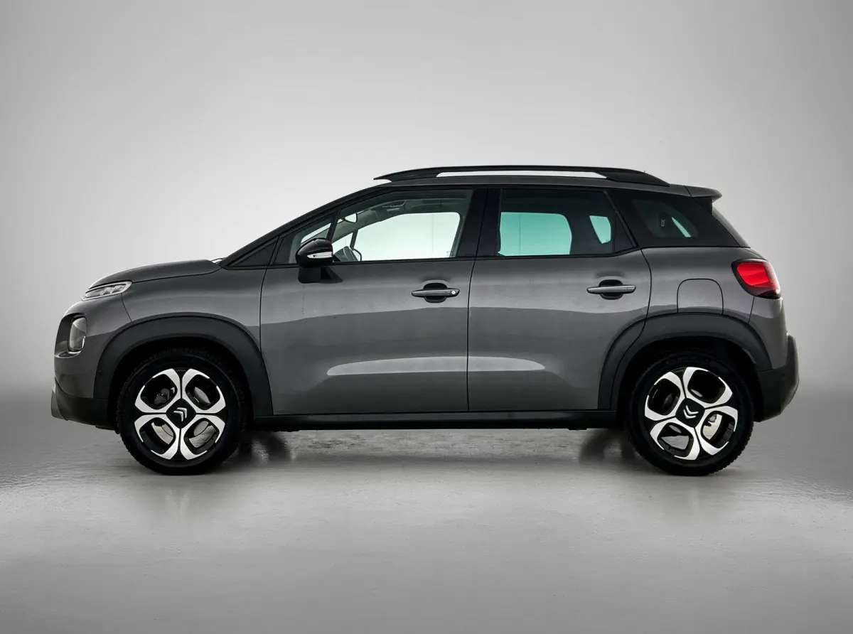 SUV Shine 110pk Automaat | Navigatie | Panoramisch schuif-kanteldak | Achteruitrijcamera | Climate Control | Cruise Control | Parkeersensoren v+a | Apple Carplay / Android Auto | Bluetooth |