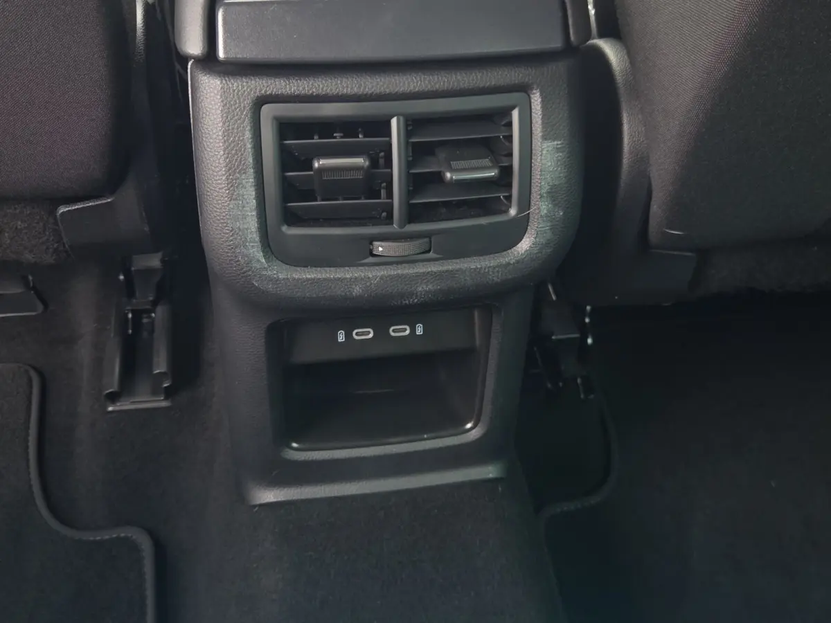 1.5 TSI Style Business Intense Apple Carplay/Android Auto / Cruise control / DAB / Keyless start / Volledig digitaal instrumentenpaneel