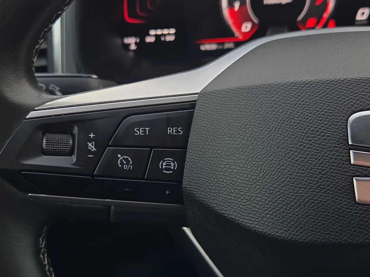 1.5 TSI Style Business Intense Apple Carplay/Android Auto / Cruise control / DAB / Keyless start / Volledig digitaal instrumentenpaneel