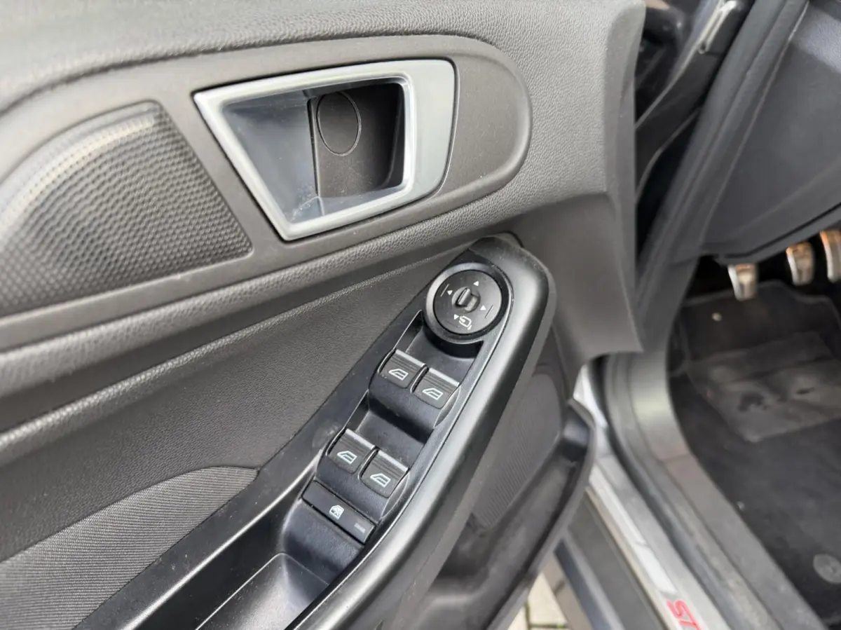 1.0 EcoBoost ST - Line 140pk | Stoel/stuurverwarming | Leuke uitvoering!