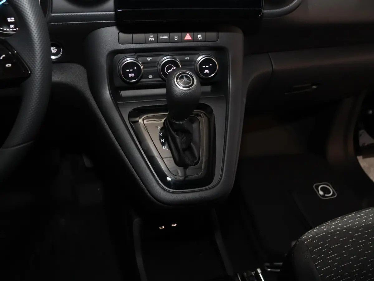112 Pro L1 51 kWh NAVIGATIE | ACHTERUITRIJCAMERA | CLIMATE CONTROL | CRUISE CONTROL | AC LADEN 22 kWh | DC LADEN 75 kWh | PARKEERSENSOREN