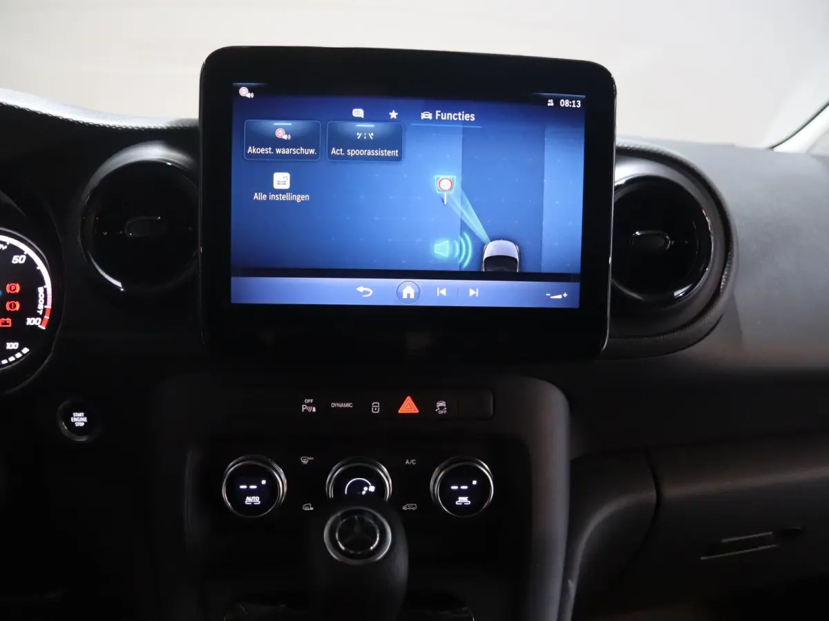 112 Pro L1 51 kWh NAVIGATIE | ACHTERUITRIJCAMERA | CLIMATE CONTROL | CRUISE CONTROL | AC LADEN 22 kWh | DC LADEN 75 kWh | PARKEERSENSOREN