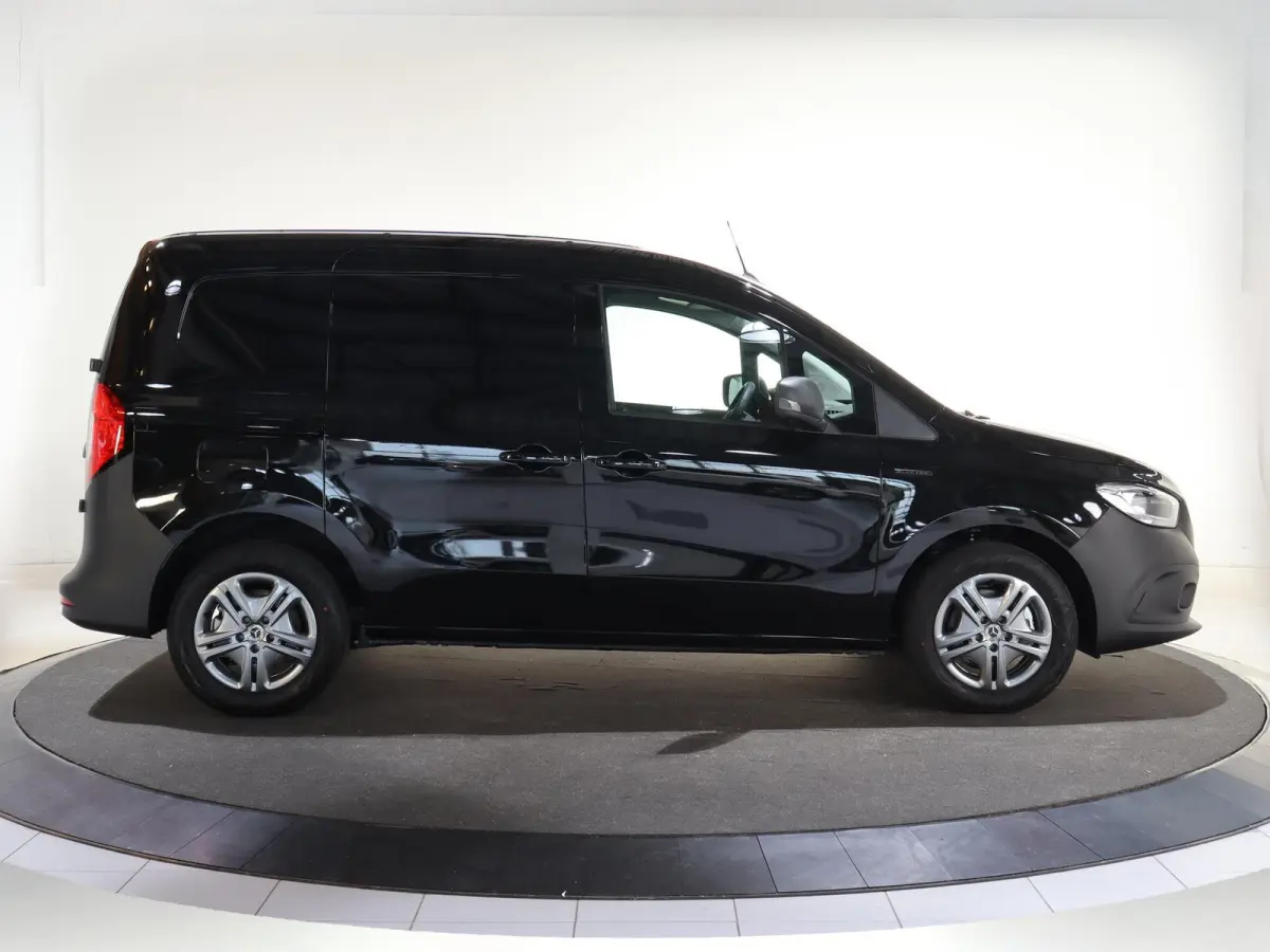 112 Pro L1 51 kWh NAVIGATIE | ACHTERUITRIJCAMERA | CLIMATE CONTROL | CRUISE CONTROL | AC LADEN 22 kWh | DC LADEN 75 kWh | PARKEERSENSOREN