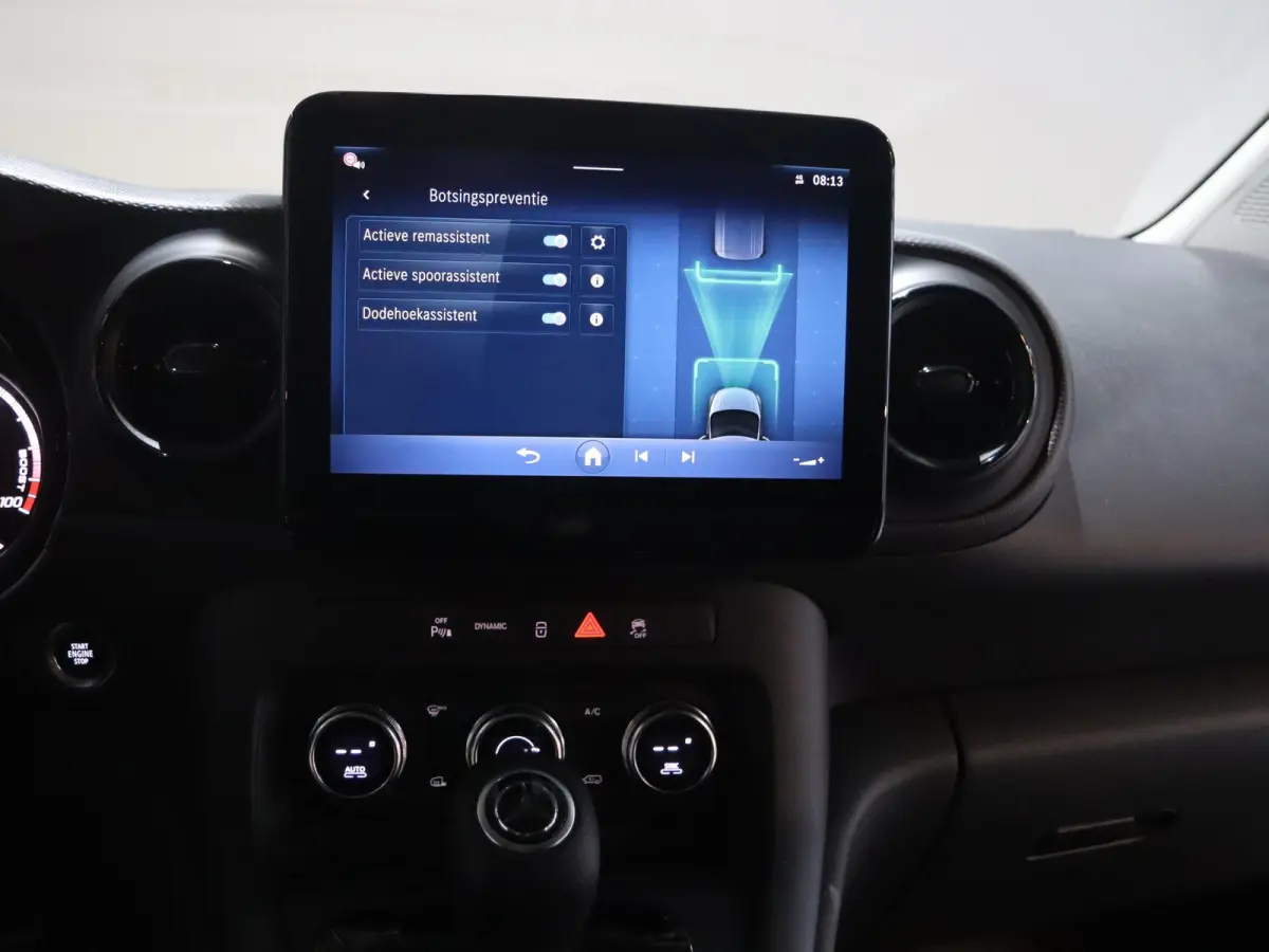 112 Pro L1 51 kWh NAVIGATIE | ACHTERUITRIJCAMERA | CLIMATE CONTROL | CRUISE CONTROL | AC LADEN 22 kWh | DC LADEN 75 kWh | PARKEERSENSOREN