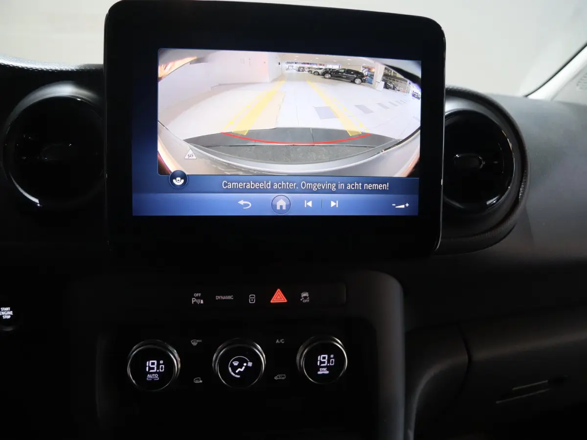 112 Pro L1 51 kWh NAVIGATIE | ACHTERUITRIJCAMERA | CLIMATE CONTROL | CRUISE CONTROL | AC LADEN 22 kWh | DC LADEN 75 kWh | PARKEERSENSOREN