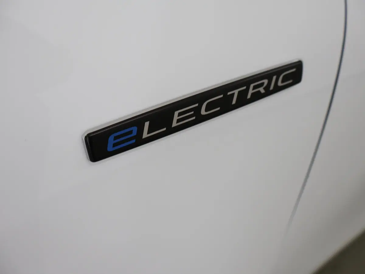 112 Base L2 51 kWh | Achteruitrijcamera | Climate Control | Cruise Control | Airco | Snelladen 75KW