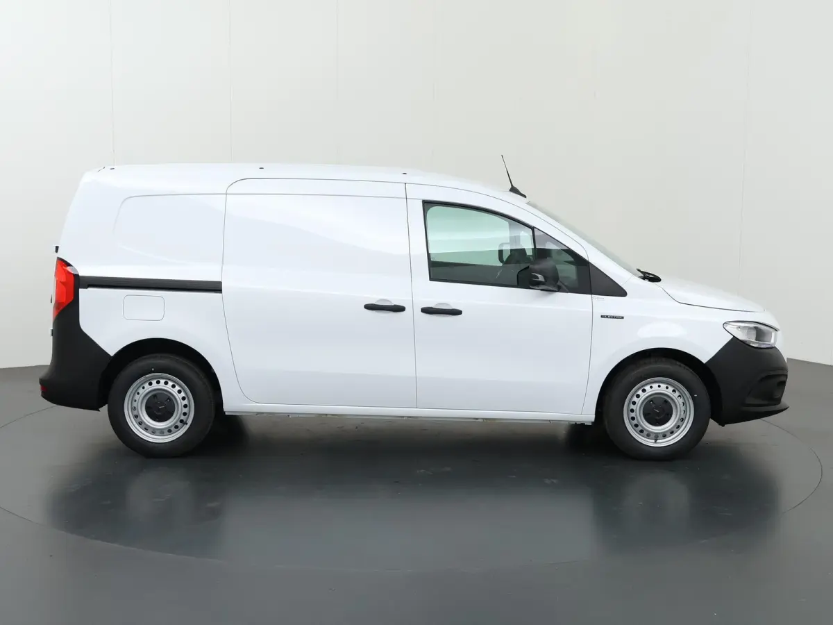 112 Base L2 51 kWh | Achteruitrijcamera | Climate Control | Cruise Control | Airco | Snelladen 75KW