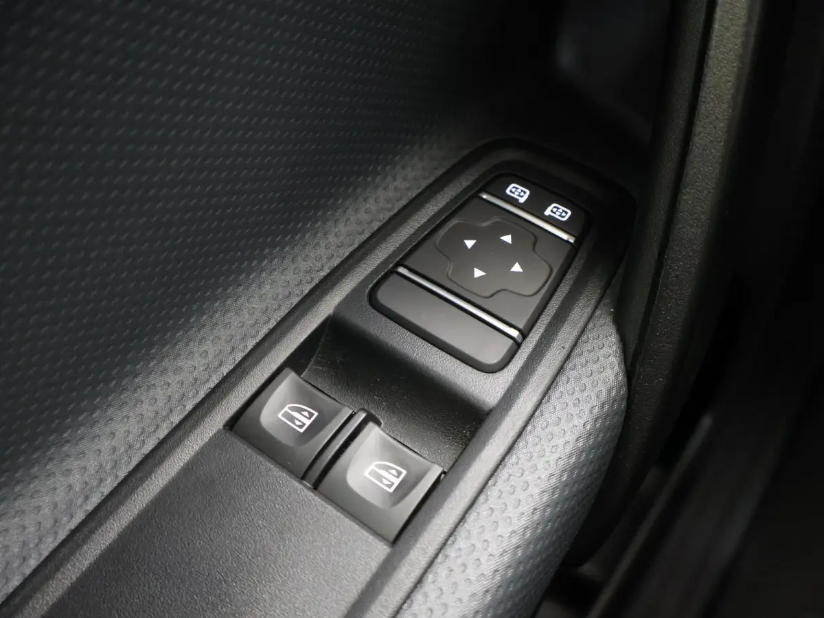 112 Base L2 51 kWh | Achteruitrijcamera | Climate Control | Cruise Control | Airco | Snelladen 75KW