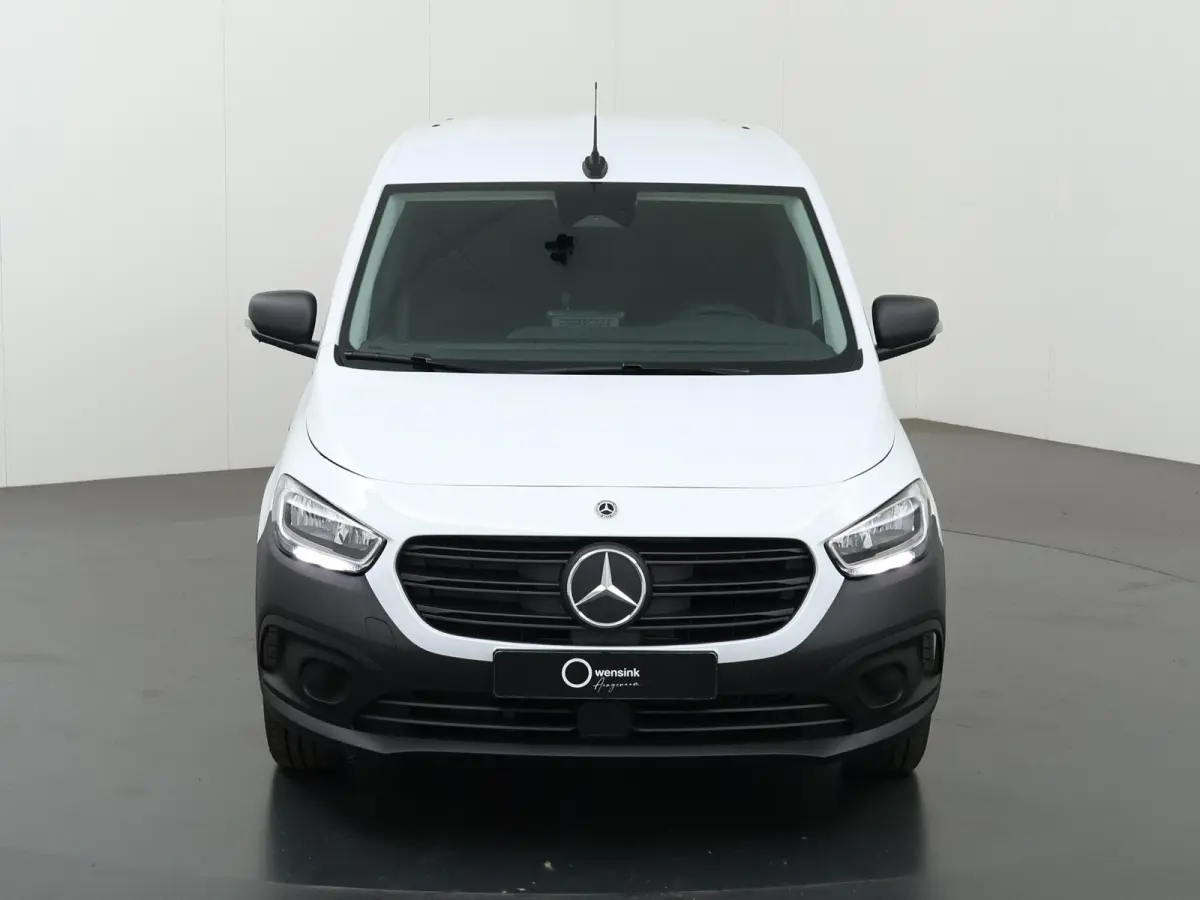 112 Base L2 51 kWh | Achteruitrijcamera | Climate Control | Cruise Control | Airco | Snelladen 75KW