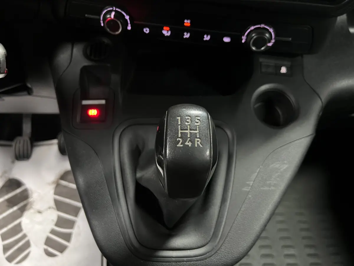 1.6 BlueHDI Premium|JBL|CarPlay|Cam|NAP|Cruise|Imperial