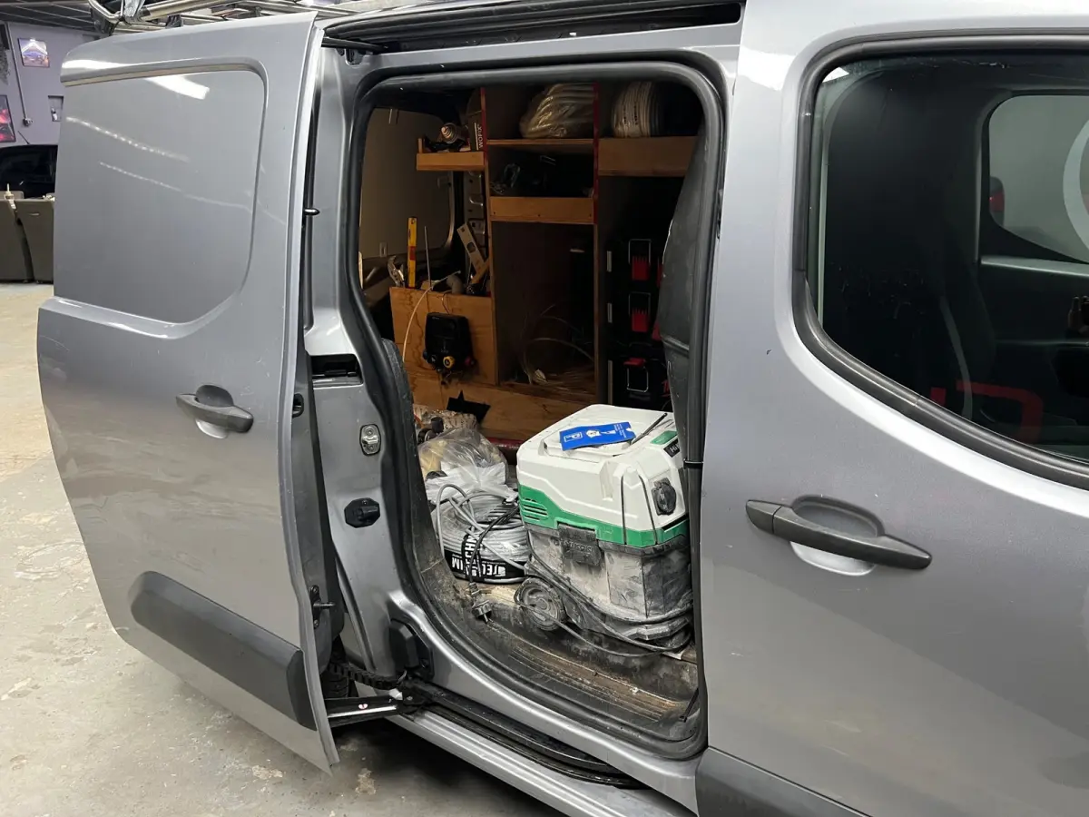 1.6 BlueHDI Premium|JBL|CarPlay|Cam|NAP|Cruise|Imperial