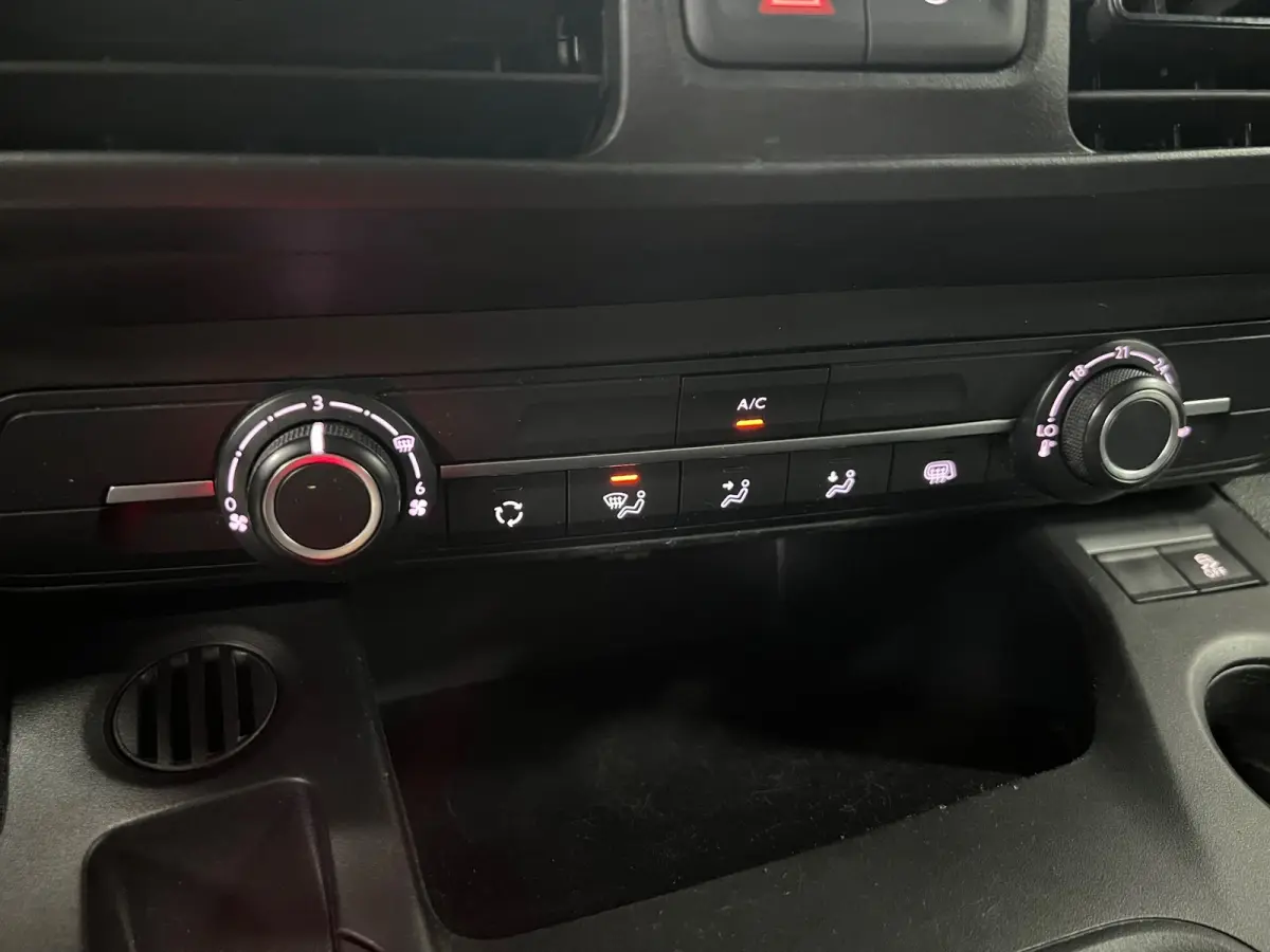 1.6 BlueHDI Premium|JBL|CarPlay|Cam|NAP|Cruise|Imperial