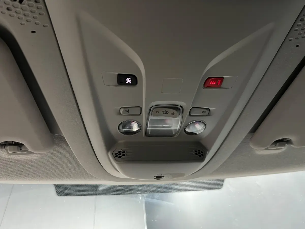 1.6 BlueHDI Premium|JBL|CarPlay|Cam|NAP|Cruise|Imperial