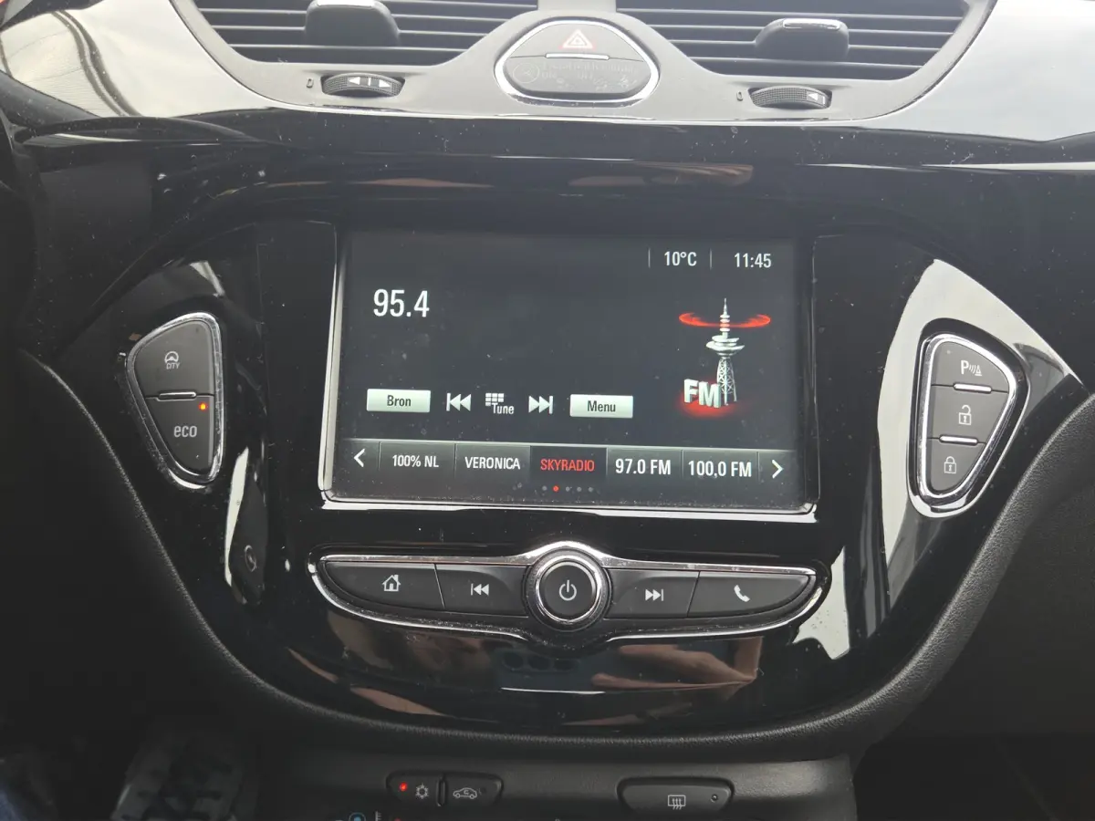 1.4 Online Edition Parkeersensoren | Full map navigatie | Carplay/android auto | DAB | Airco | Cruise control