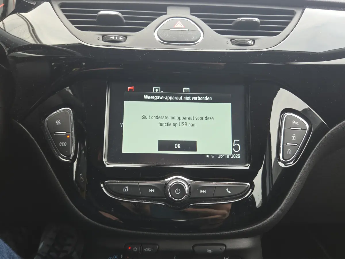 1.4 Online Edition Parkeersensoren | Full map navigatie | Carplay/android auto | DAB | Airco | Cruise control