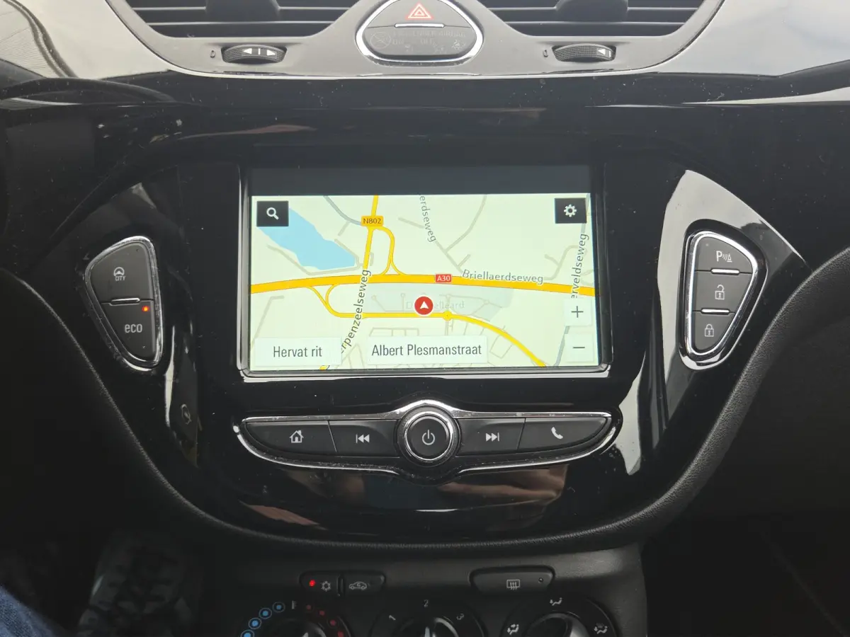 1.4 Online Edition Parkeersensoren | Full map navigatie | Carplay/android auto | DAB | Airco | Cruise control