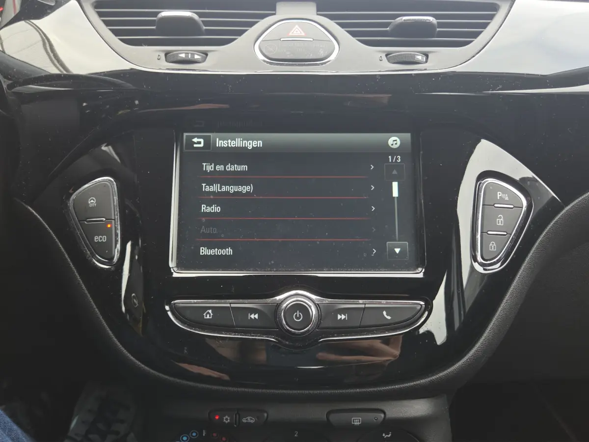 1.4 Online Edition Parkeersensoren | Full map navigatie | Carplay/android auto | DAB | Airco | Cruise control