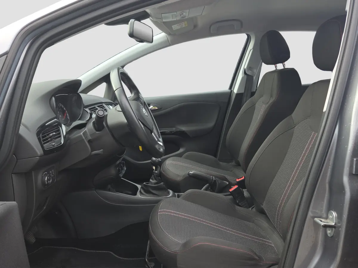 1.4 Online Edition Parkeersensoren | Full map navigatie | Carplay/android auto | DAB | Airco | Cruise control