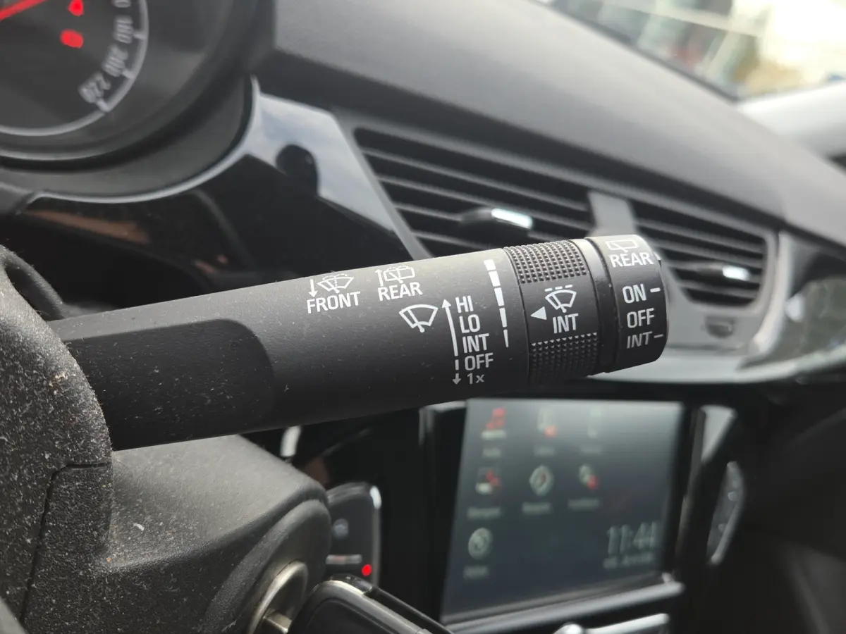 1.4 Online Edition Parkeersensoren | Full map navigatie | Carplay/android auto | DAB | Airco | Cruise control
