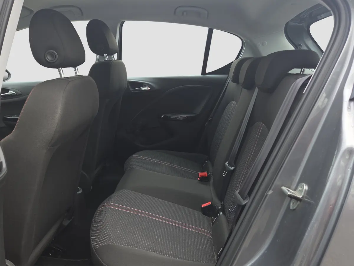 1.4 Online Edition Parkeersensoren | Full map navigatie | Carplay/android auto | DAB | Airco | Cruise control