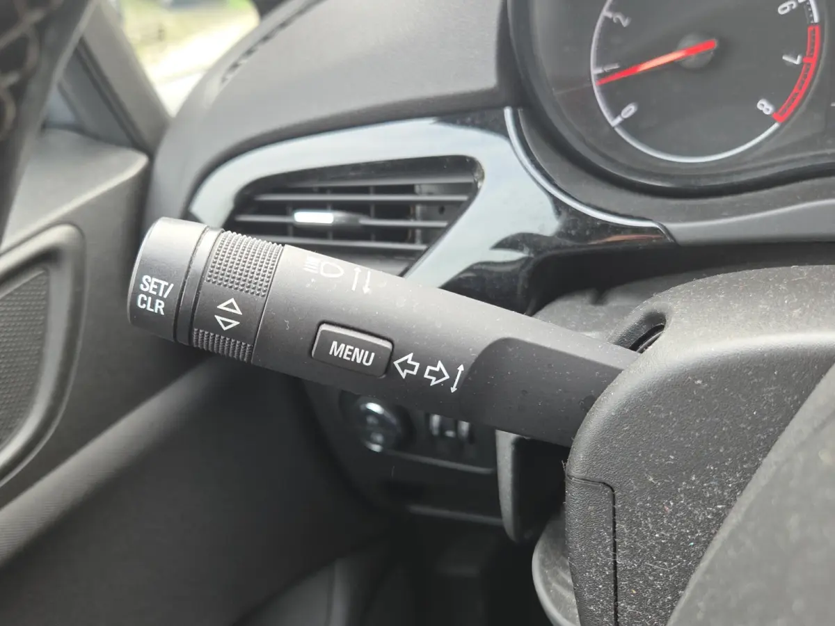 1.4 Online Edition Parkeersensoren | Full map navigatie | Carplay/android auto | DAB | Airco | Cruise control