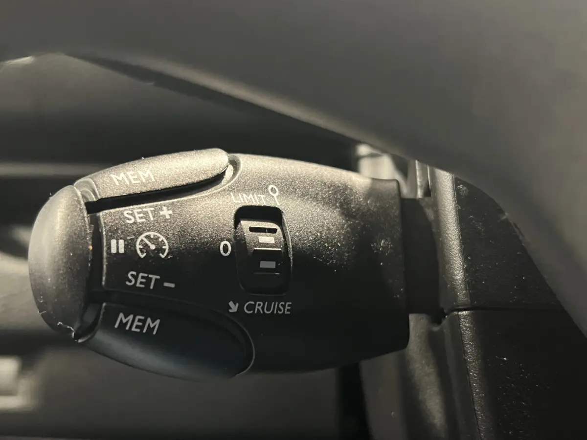 1.5 BlueHDI 100 L2 | App Connect | Cruise Control