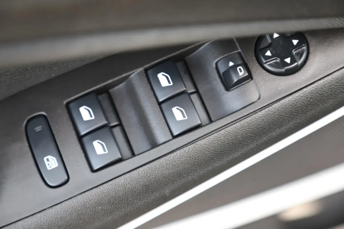1.2 Turbo 120 Jaar Edition 110PK 16 inch LMV Navigatie Airco Cruise Control Rijstrooksensor