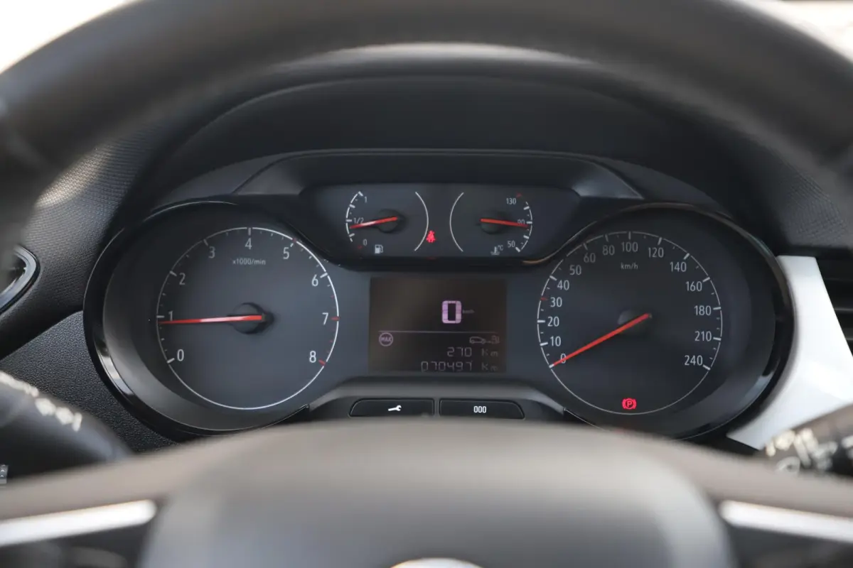 1.2 Turbo 120 Jaar Edition 110PK 16 inch LMV Navigatie Airco Cruise Control Rijstrooksensor