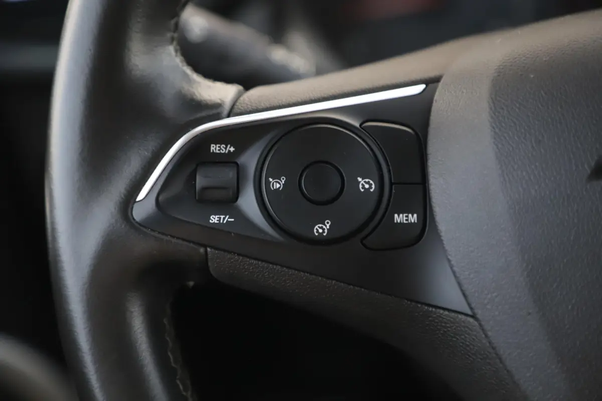 1.2 Turbo 120 Jaar Edition 110PK 16 inch LMV Navigatie Airco Cruise Control Rijstrooksensor